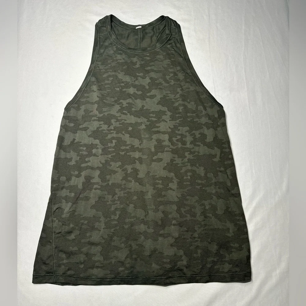 Lululemon‎ Women's Tank Top Olive Green Camo Camouflage Sleeveless Round Neck M